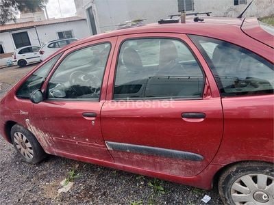 Usado Citroën Xsara Picasso 92 CV (67 kW) 2006 Rojo Monovolumen