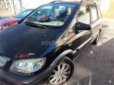 Usado Opel Zafira 100 CV (73 kW) 2004 Negro Monovolumen