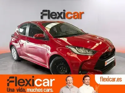 Begagnad Toyota Yaris Hybrid Active 116 HK (85 kW) 2023 Röd