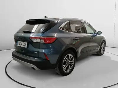 Usado Ford Kuga Titanium 225 CV (165 kW) 2021 Azul SUV