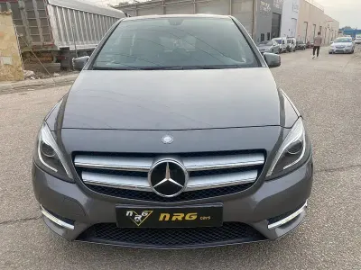 Usado Mercedes B180 109 CV (80 kW) 2013 Marrón Monovolumen