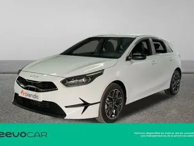 Usado Kia Ceed Style 100 CV (73 kW) 2024 Blanco Utilitario
