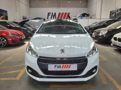 Usado Peugeot 208 GT-line 110 CV (80 kW) 2017 Blanco Utilitario