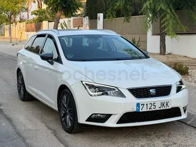 Usado Seat Leon CONNECT 110 CV (80 kW) 2016 Blanco Familiar