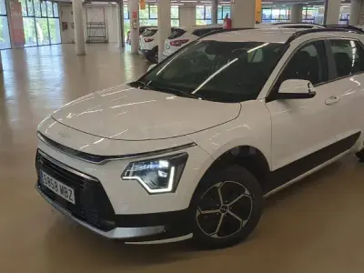 Usado Kia Niro 141 CV (103 kW) 2022 Blanco SUV
