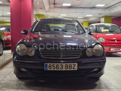 Azul Usado 2000 Mercedes C220 Avantgarde Berlina | 3700 € (Un poco caro)