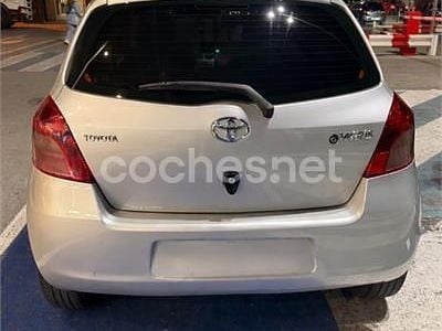 Usado Toyota Yaris Luna 87 CV (63 kW) 2007 Gris / plata Utilitario