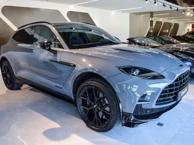 Nuevo Aston Martin DBX 551 CV (405 kW) 2026 Gris SUV