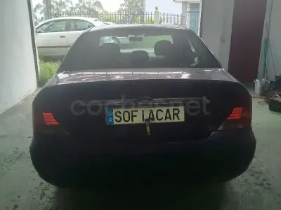 Usado Ford Focus Trend 100 CV (73 kW) 2004 Azul Berlina