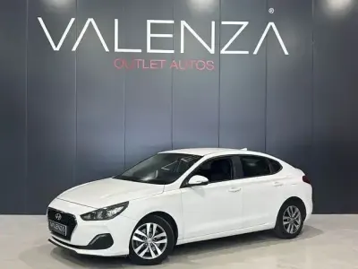 Usado Hyundai i30 120 CV (88 kW) 2018 Blanco Berlina