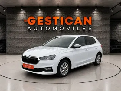 Usado Skoda Fabia Selection 95 CV (69 kW) 2025 Blanco Utilitario
