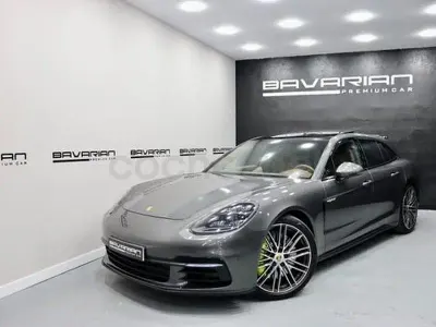 Usado Porsche Panamera Sport Turismo 462 CV (339 kW) 2018 Gris / plata Familiar