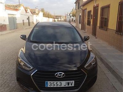 Usado Hyundai i40 115 CV (84 kW) 2017 Negro Berlina