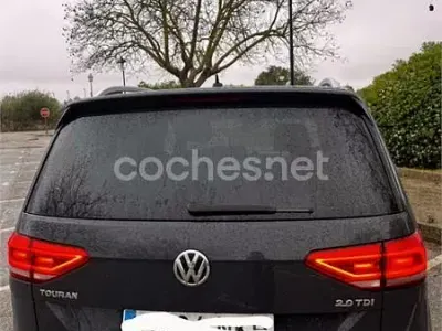 Usado VW Touran Advance 150 CV (110 kW) 2016 Gris / plata Monovolumen