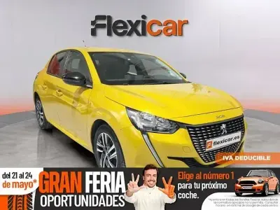 Usado Peugeot 208 Active 100 CV (73 kW) 2023 Amarillo Utilitario