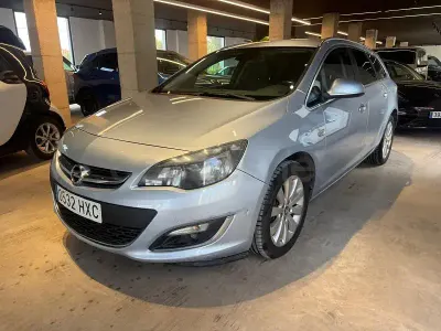 Usado Opel Astra Sportive 165 CV (121 kW) 2014 Gris / plata Familiar