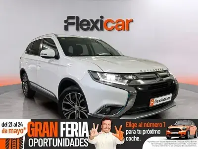 Usado Mitsubishi Outlander P-HEV Motion 224 CV (164 kW) 2021 Blanco