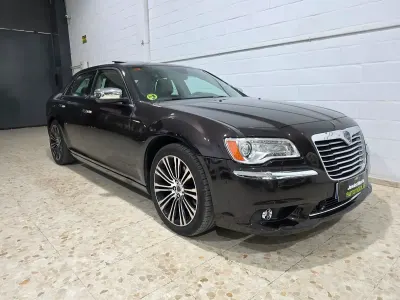 Usado Chrysler 300C Executive 218 CV (160 kW) 2013 Marrón Berlina