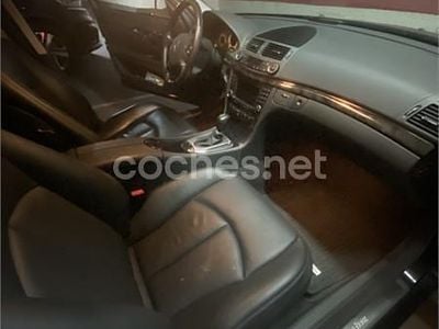 Negro Usado 2003 Mercedes E400 Elegance Berlina | 7600 €