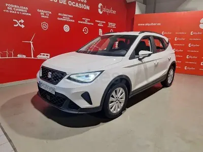 Usado Seat Arona Style Plus 110 CV (80 kW) 2022 Blanco SUV
