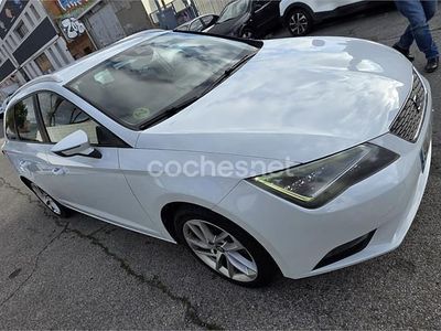 Usado Seat Leon ST Style 105 CV (77 kW) 2013 Blanco Familiar