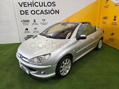 Usado Peugeot 206 Roland Garros 110 CV (80 kW) 2003 Gris / plata Descapotable