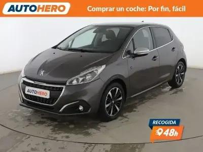 Usado Peugeot 208 82 CV (60 kW) 2019 Gris Utilitario