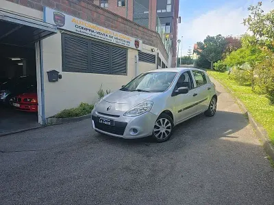 Usado Renault Clio IV Business 75 CV (55 kW) 2012 Gris / plata Berlina