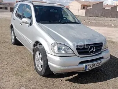 Usado Mercedes ML270 163 CV (119 kW) 2003 Gris / plata SUV
