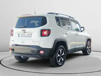 Begagnad Jeep Renegade Trailhawk 240 HK (176 kW) 2022 Vit SUV