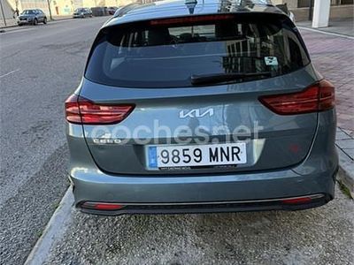 Usado Kia Ceed 120 CV (88 kW) 2024 Verde Utilitario