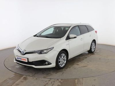 Usado Toyota Auris Touring Sports Active 136 CV (100 kW) 2016 Blanco Familiar
