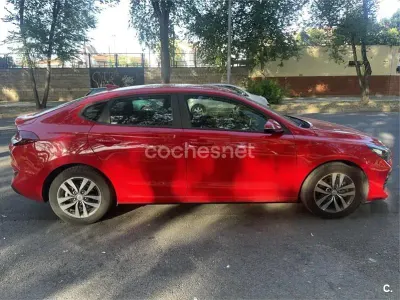 Usado Hyundai i30 120 CV (88 kW) 2019 Rojo Berlina