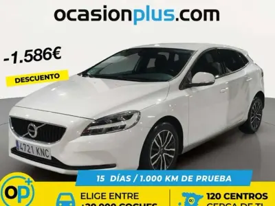 Occasion Volvo V40 Momentum 150 PK (110 kW) 2018 Wit Hatchback