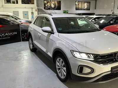 Usado VW T-Roc Life 150 CV (110 kW) 2025 Blanco SUV