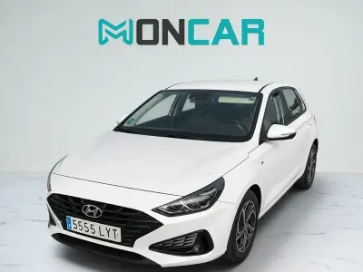 Usado Hyundai i30 120 CV (88 kW) 2022 Blanco Berlina