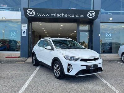 Usado Kia Stonic 100 HP (73 kW) 2021 Branco SUV
