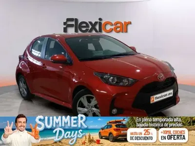 Usado Toyota Yaris Hybrid Active 92 CV (67 kW) 2025 Rojo Berlina