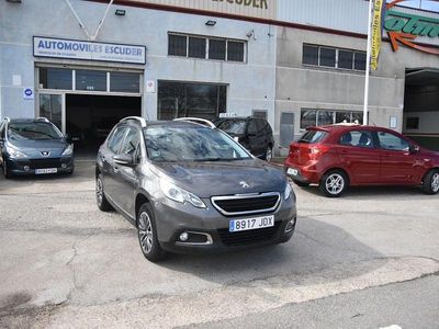 Usado Peugeot 2008 Active 82 CV (60 kW) 2015 Gris / plata SUV