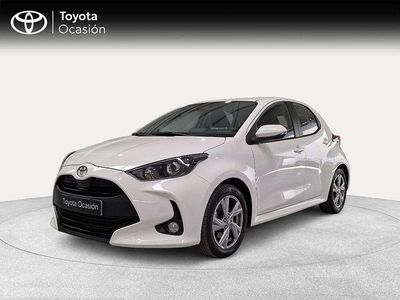 Blanco Usado 2024 Toyota Yaris Hybrid Active Utilitario | 20.900 € (Precio justo)