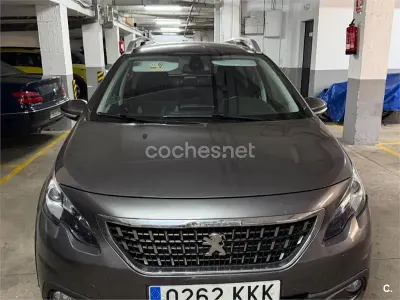 Usado Peugeot 2008 Allure 120 CV (88 kW) 2018 Gris / plata SUV