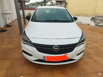 Usado Opel Astra Business 110 HP (80 kW) 2017 Branco Sedan