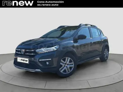 Usado Dacia Sandero Essentiel 100 CV (73 kW) 2021 Gris / plata Berlina