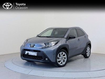 Usado Toyota Aygo X Play 72 CV (52 kW) 2025 Gris / plata SUV