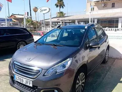 Usado Peugeot 2008 Active 92 CV (67 kW) 2015 Gris SUV