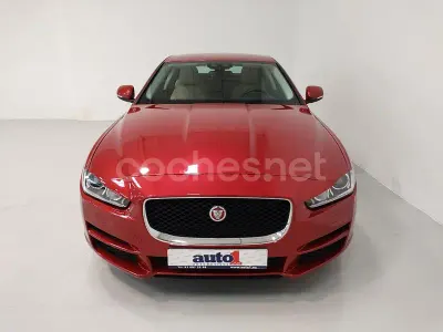 Usado Jaguar XE Pure 180 HP (132 kW) 2017 Vermelho Sedan
