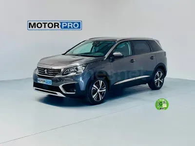 Usado Peugeot 5008 Allure 130 CV (95 kW) 2018 Gris / plata SUV