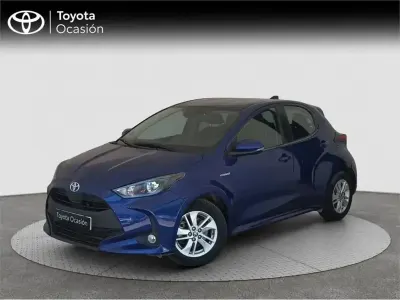 Usado Toyota Yaris Hybrid Active 116 CV (85 kW) 2021 Azul Monovolumen