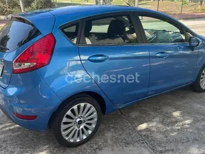 Usado Ford Fiesta Titanium 96 CV (70 kW) 2010 Azul Berlina