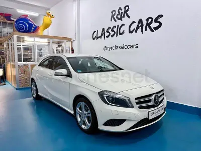 Usado Mercedes A180 Urban 109 CV (80 kW) 2013 Blanco Berlina